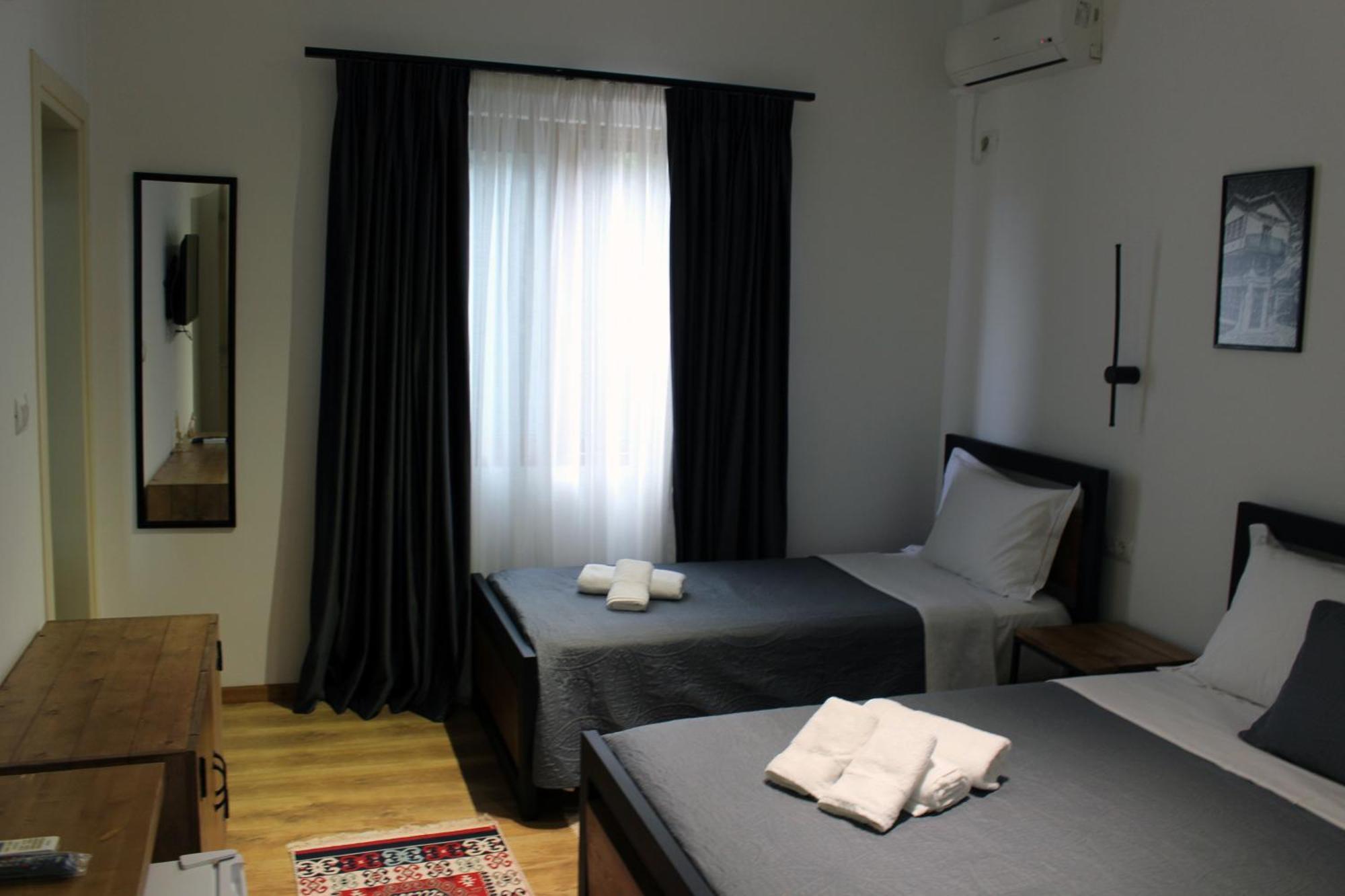 Gjirokastër Guest House Amades מראה חיצוני תמונה