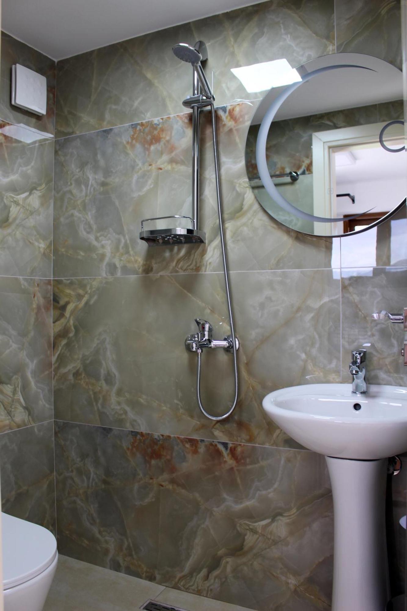 Gjirokastër Guest House Amades מראה חיצוני תמונה