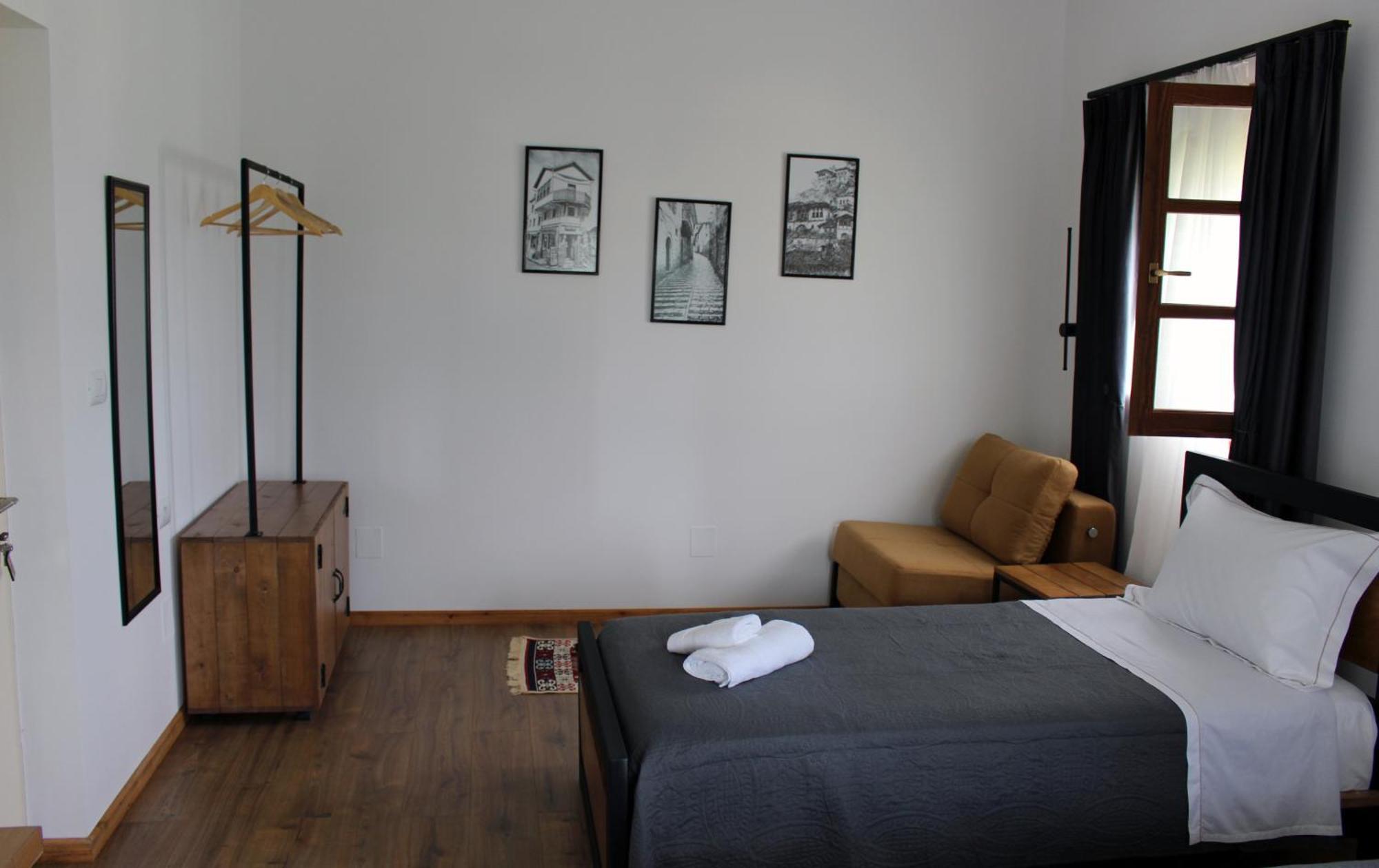 Gjirokastër Guest House Amades מראה חיצוני תמונה