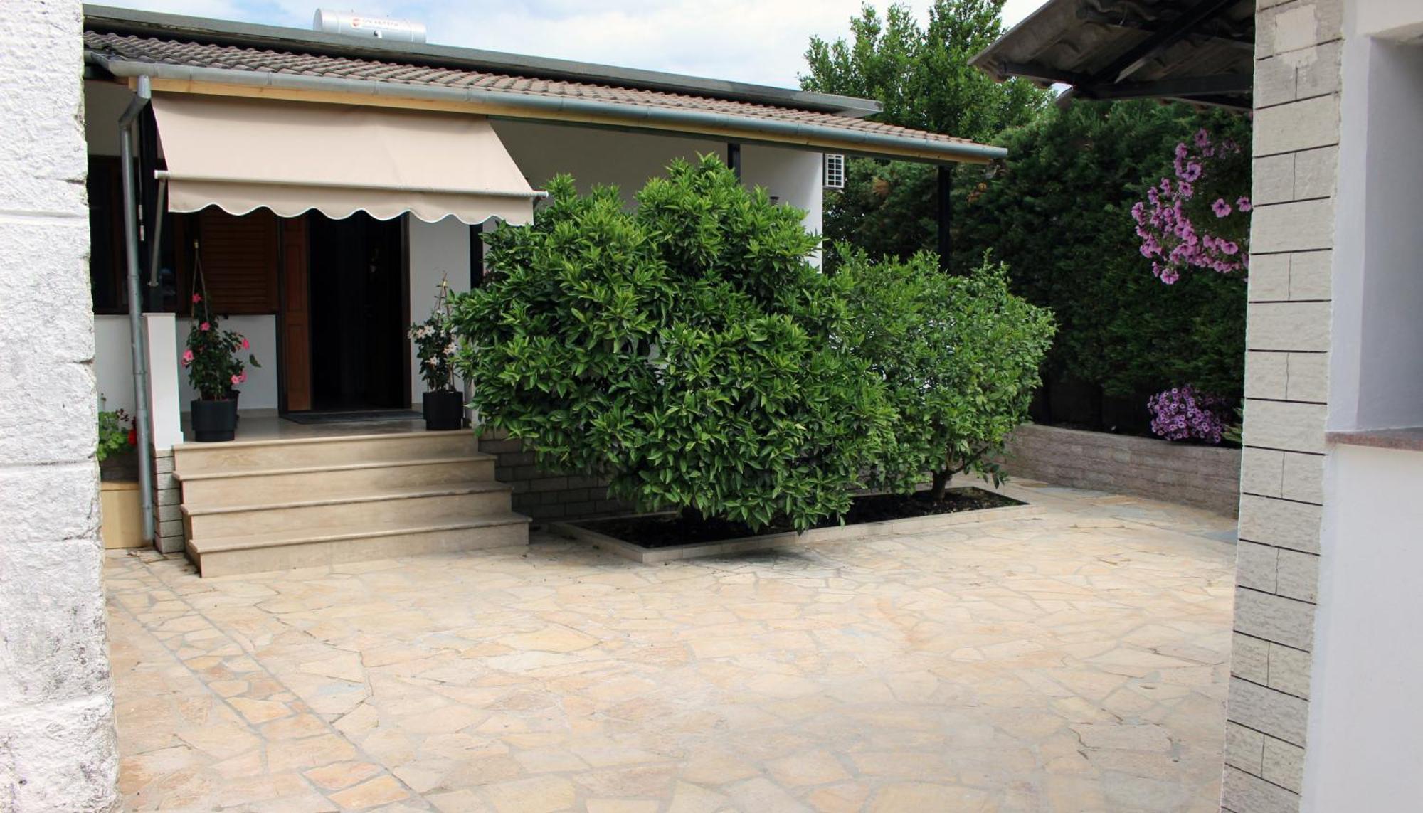 Gjirokastër Guest House Amades מראה חיצוני תמונה