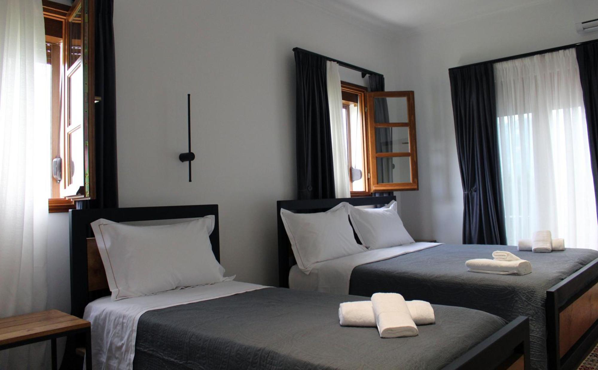 Gjirokastër Guest House Amades מראה חיצוני תמונה