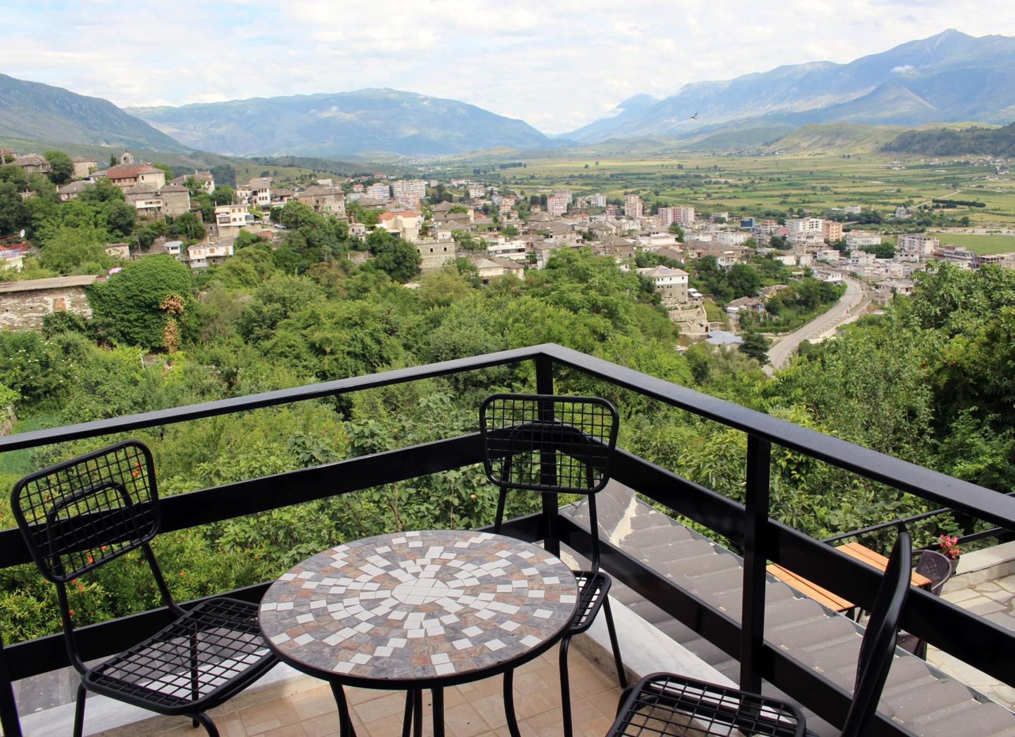 Gjirokastër Guest House Amades מראה חיצוני תמונה